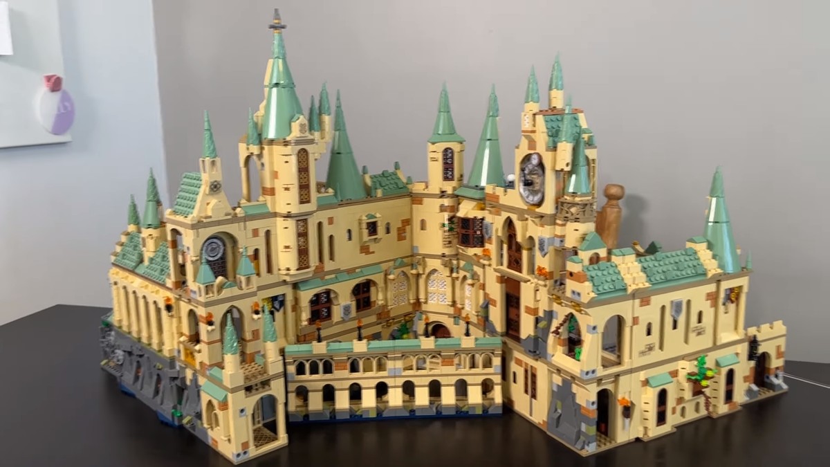 This is what Hogwarts will look like with the modular LEGO Harry Potter sets  - BrickTastic