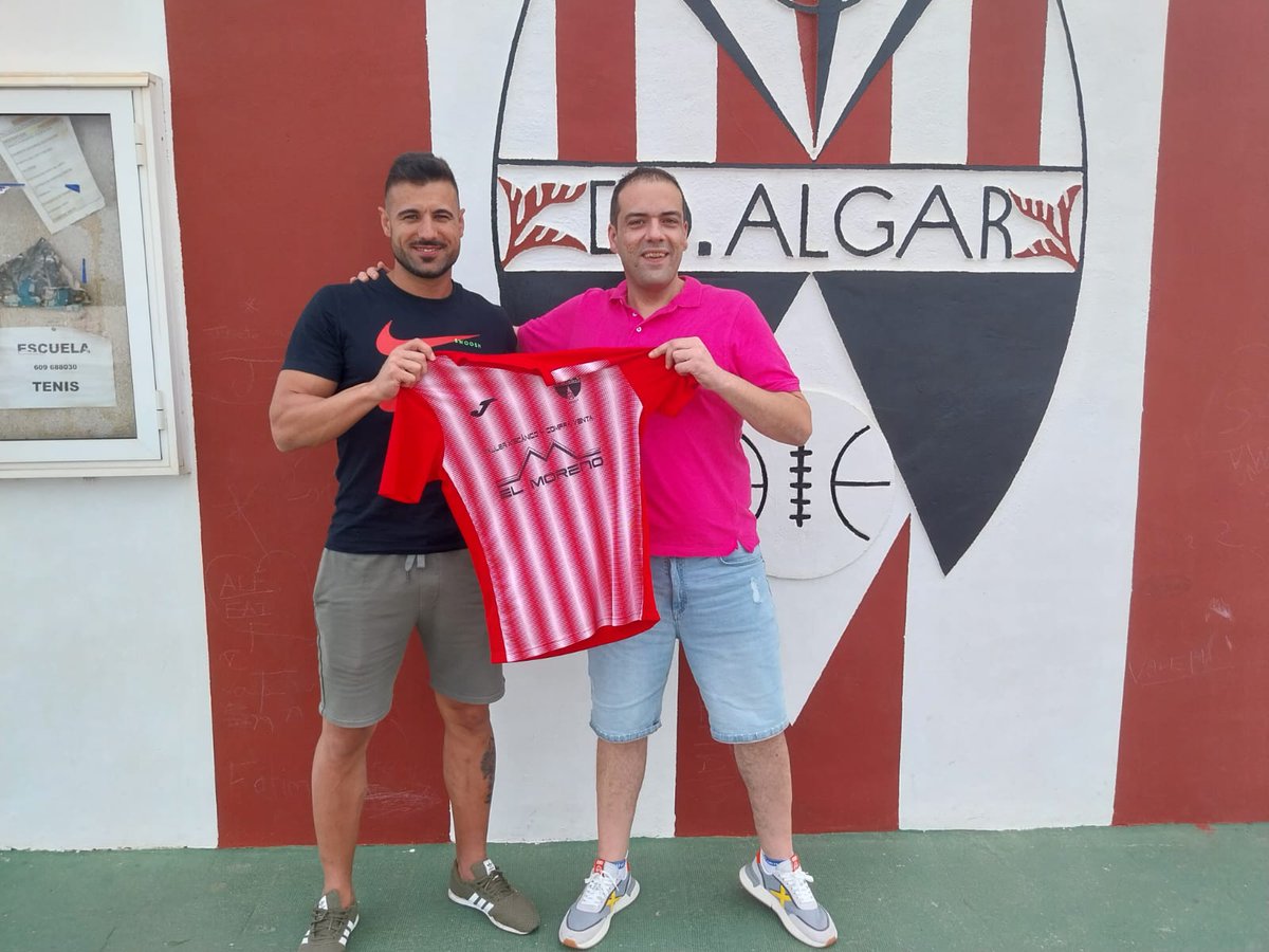 #FICHAJE | El punta Rivo, dinamita y goles para la delantera rojiblanca.

El atacante algareño, con amplia experiencia en 3°RFEF, llega desde la SFC Minerva.

#ADNAlgareño al servicio de Bascuñana.

¡BIENVENIDO 🦁🦁🦁!