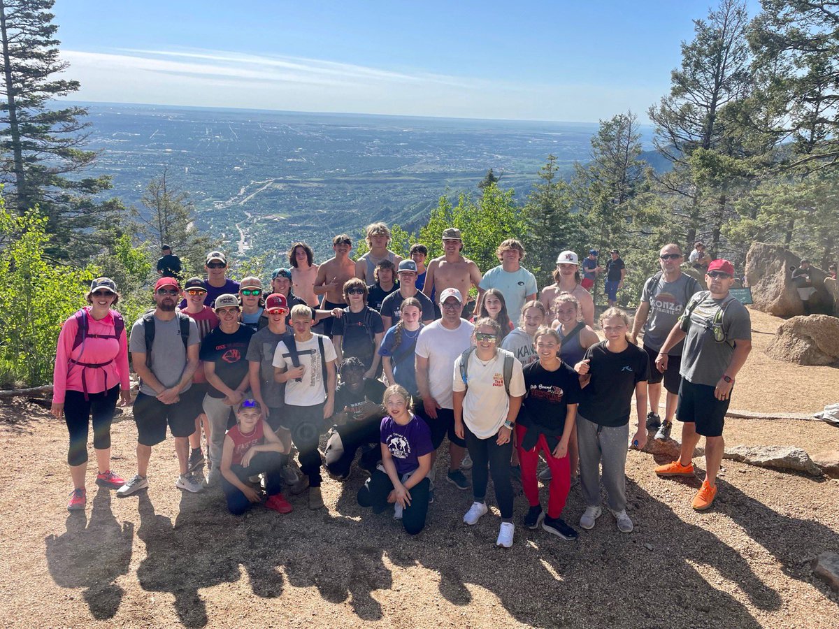 WamegoW's tweet photo. Wamego Wrestling conquers the Manitou Incline — so proud of these young people for accepting the challenge. https://t.co/yhoxZ6kegW