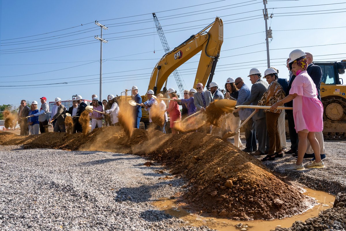 moxcar's tweet image. Partners of the multi-use stadium are swinging for the (soon-to-be-built) fences! 🏟️ Today, our community celebrated the official groundbreaking of the venue. 🏗️ By 2025, the Knoxville Smokies will be settling into the team’s new home base and many exciting events will echo…