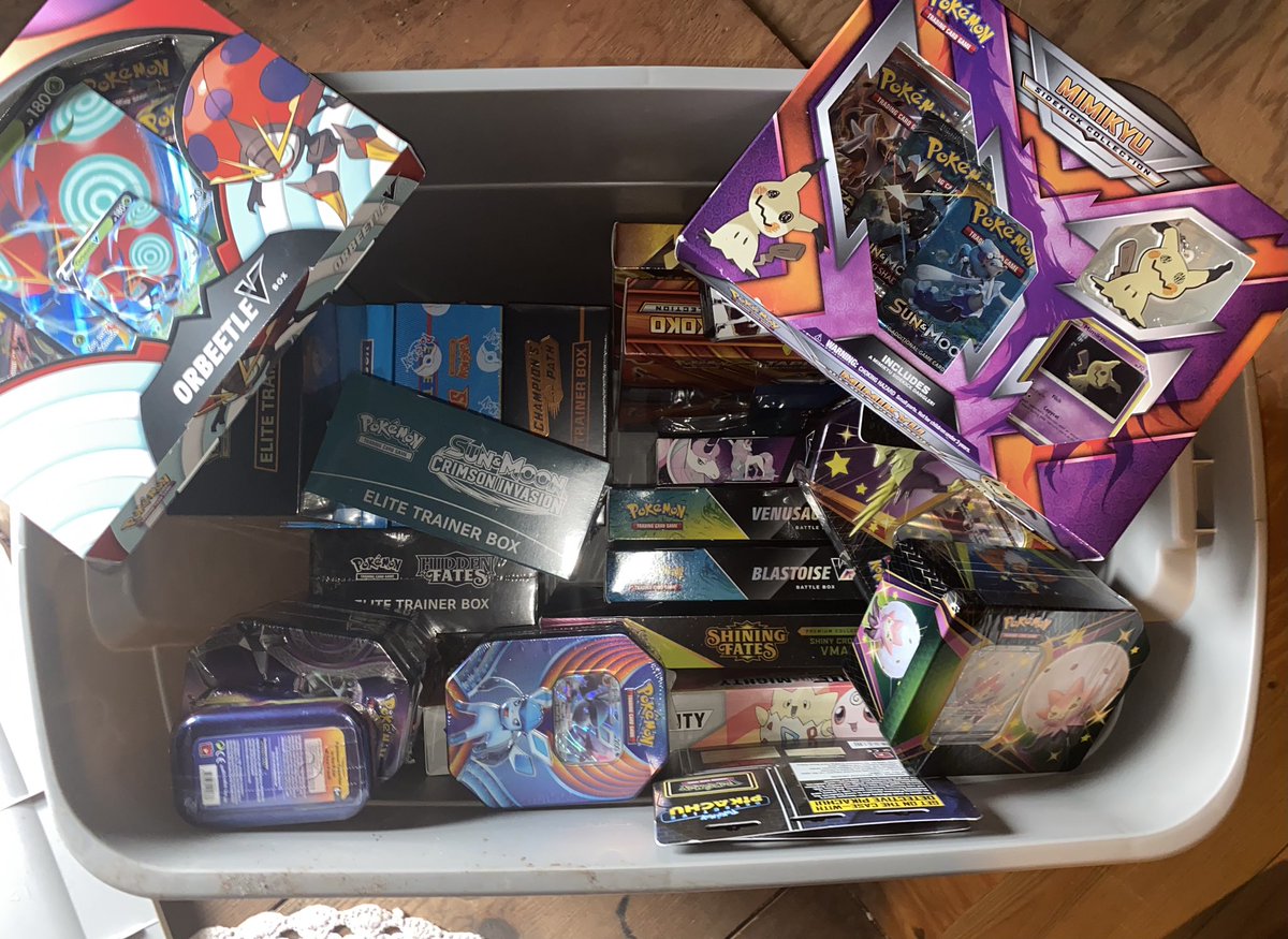 TheCardCop's tweet image. Pokémon sealed for sale Small but a mighty $200, unbroken Bonds Hangers $35 each and Team Up Blister with promo $40/45 .. have some other stuff too Dm for more @BUYSELLTRADETCG