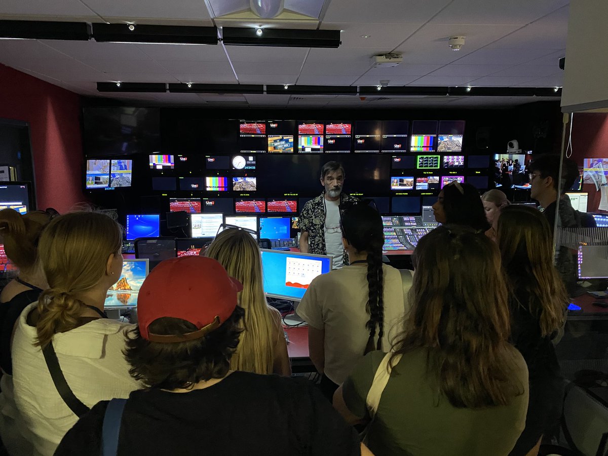 Another awesome day for the #monarchymedia2023 crew from <a href="/Unl_CoJMC/">UNL CoJMC</a> - Tour of Westminster Abbey and a visit + tour of ITV Daytime studios.