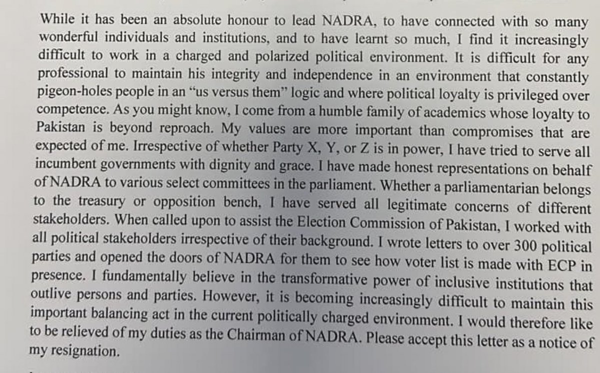 "میرے اقدار مجھ سے متوقع سمجھوتوں سے زیادہ اہم ہیں"  یہ  کہہ کر ایک انتہائی قابل پیشہ ور طارق ملک نے آج چیئرمین نادرا کے عہدے سے استعفیٰ دے دیا۔
وہ آگے کہتے ہیں،
"کسی بھی پیشہ ور کے لیے ایسے ماحول میں اپنی عزت اور آزادی کو برقرار رکھنا مشکل ہے جو لوگوں کو "ہم بمقابلہ ان" کی منطق