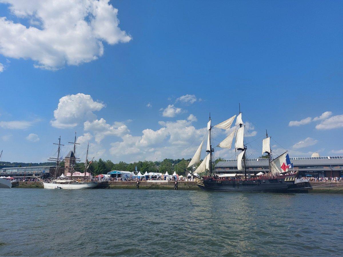 Bonjour la Normandie !
Devinette : qu'est-ce qui va flotter à Rouen aujourd'hui ?
Réponse : certainement pas le ciel, vu les températures ! 🥵
Mettez-vous un pense-bête pour ne pas oublier votre crème solaire (je sais de quoi je parle) et de souhaiter une bonne fête à Elisée !