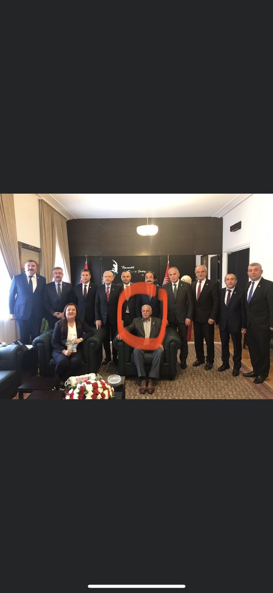 caga1903caga's tweet photo. Lan ben bu adamı nasıl sevmeyeyim şimdi hadi gelin siz söyleyin @kilicdarogluk babamdan 2 yaş küçük diye koltukta babamın oturmasını istemiş ❤️❤️❤️❤️ https://t.co/KE26XMCqAr