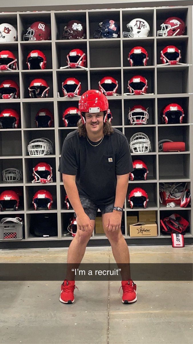 Breaking🚨: Baby Gronk spotted at UGA facility getting fitted for a helmet🤯