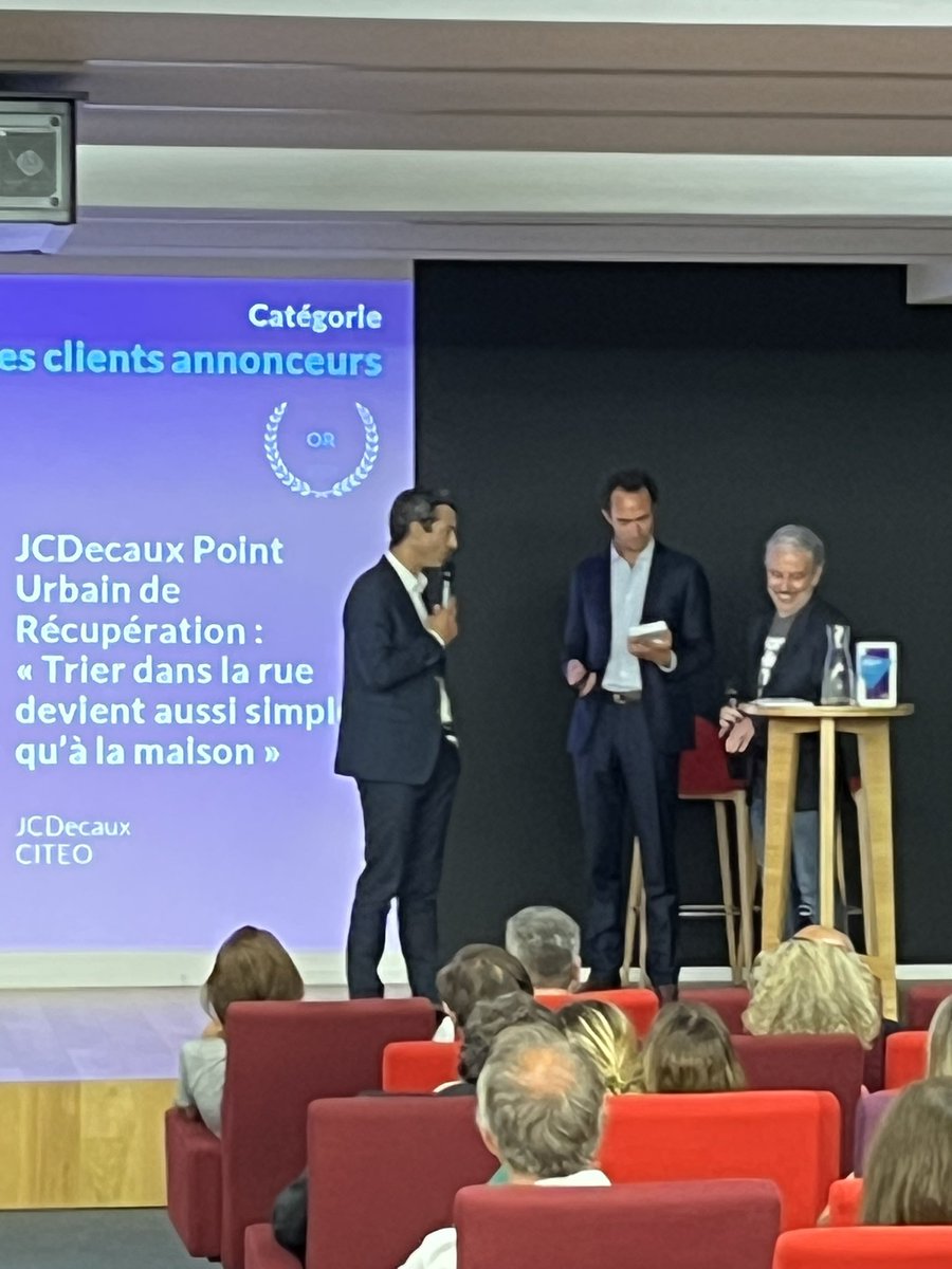 « Trier partout, tout le temps » : une expérimentation du tri des emballages et des papiers dans l’espace urbain public. 
Bravo aux équipes <a href="/JCDecaux_France/">JCDecaux France</a> avec <a href="/citeofrance/">Citeo</a> primées en OR catégorie « transition écologique des clients annonceurs »
 #GPMediasResponsables