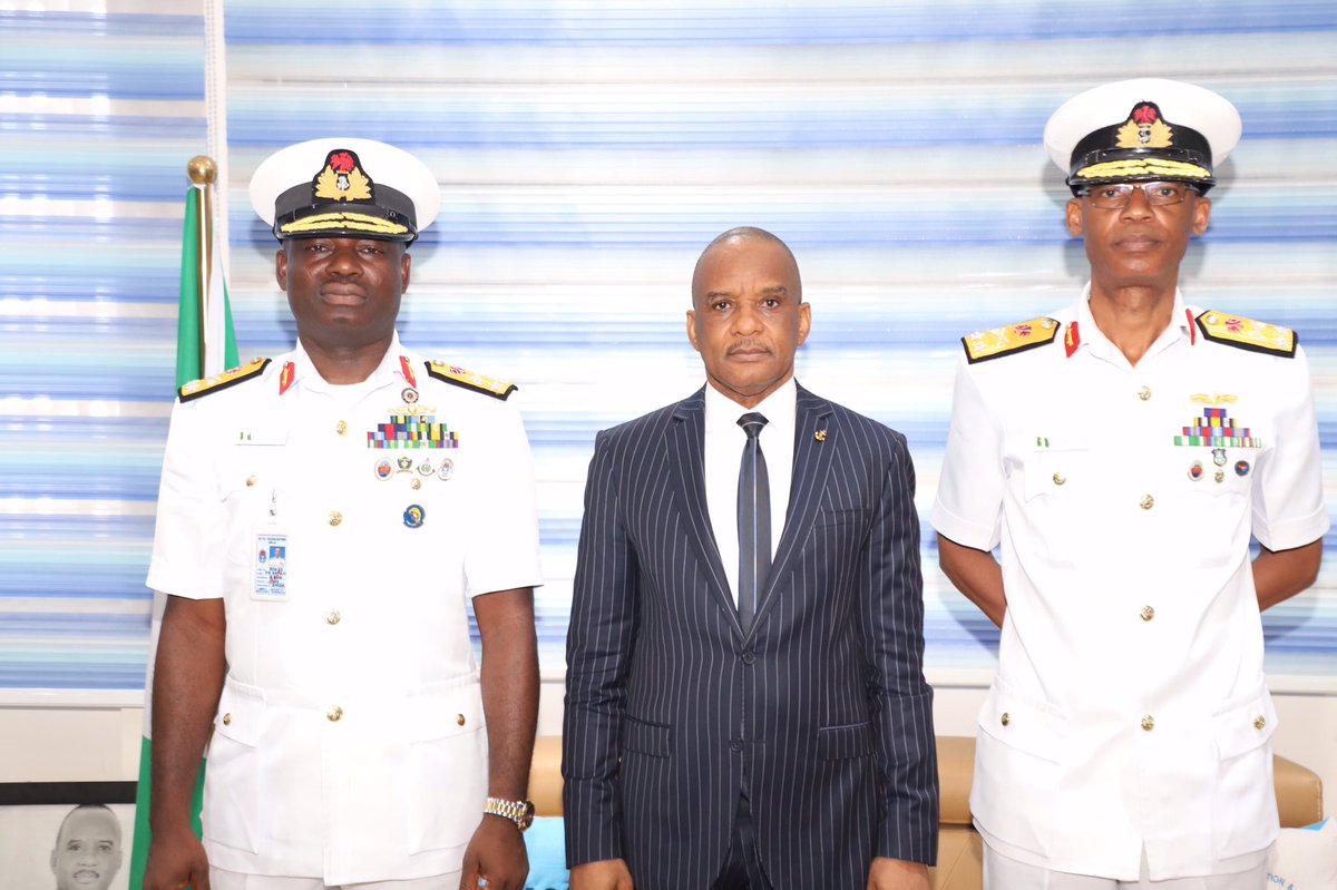 nimasaofficial's tweet photo. Director General, Nigerian Maritime Administration and Safety Agency (NIMASA) @JamohBashir flanked by the outgoing Co-Chair of the Gulf of Guinea Maritime Collaboration Forum Shared Awareness https://t.co/LPpWFqMH1N
