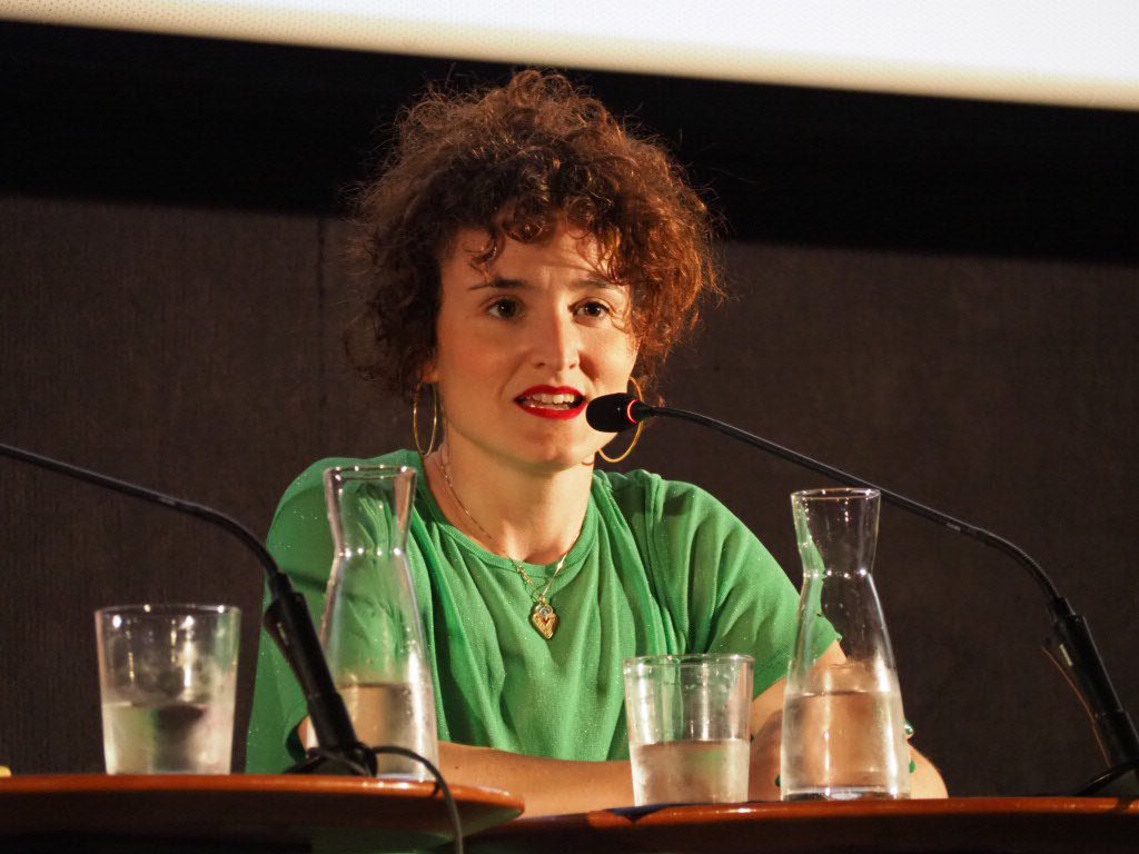 GolemPamplona's tweet image. Esta tarde hemos charlado con @_angelapalacios sobre el silencio que conlleva la muerte con su documental #DeEsoNoHablábamos y con las directoras @norahaddad_ y @alba_cros y la poeta #SaraTorres de la necesidad de representación bollera con su documental #Alteritats.