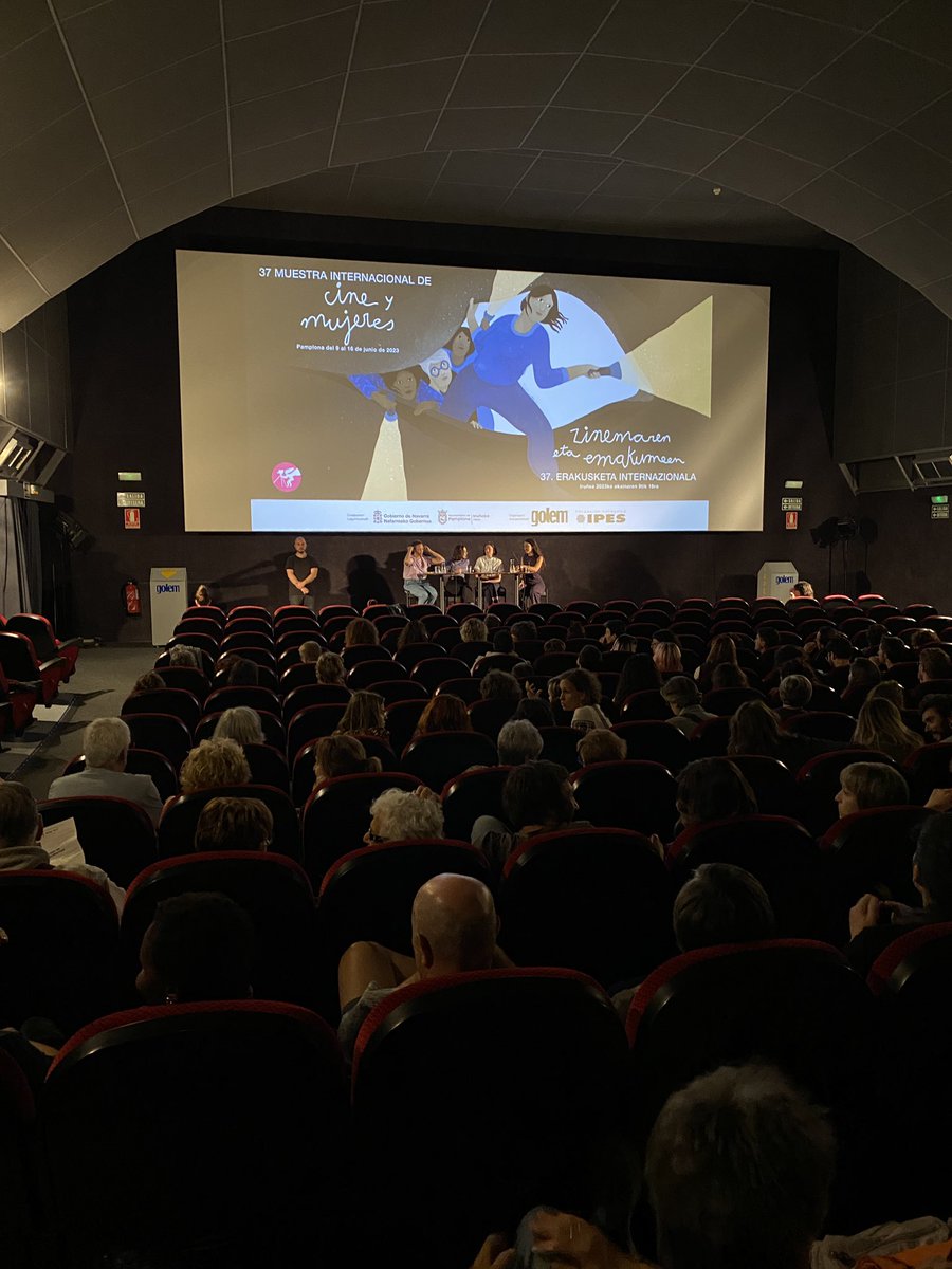 GolemPamplona's tweet image. Esta tarde hemos charlado con @_angelapalacios sobre el silencio que conlleva la muerte con su documental #DeEsoNoHablábamos y con las directoras @norahaddad_ y @alba_cros y la poeta #SaraTorres de la necesidad de representación bollera con su documental #Alteritats.