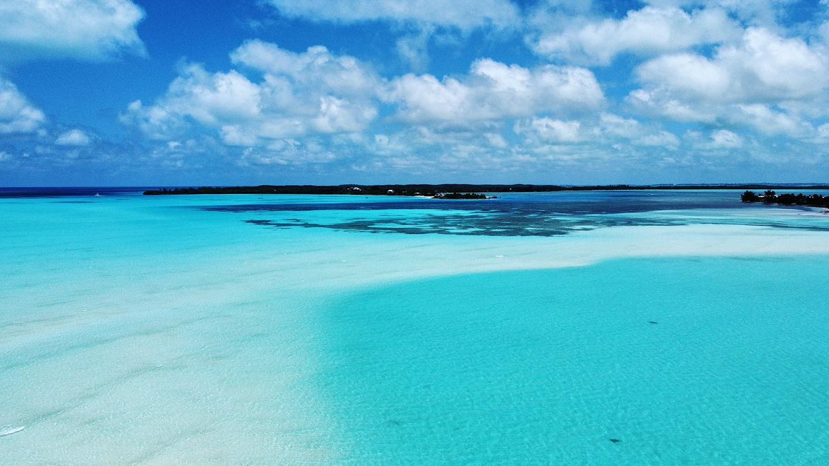 BeeyondBoats's tweet image. The word “Bahamas” comes from the Spanish phrase “Baja Mar,” which means shallow ocean.

One reason the water in the Bahamas is due to the shallow waters surrounding the islands.