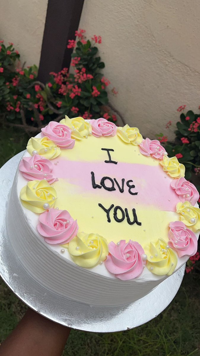 EdenTurks's tweet photo. Need a cake for any occasion? Text me π€ very nice and affordable
#copacake #cakesinkumasi https://t.co/eRI7IlPYy7