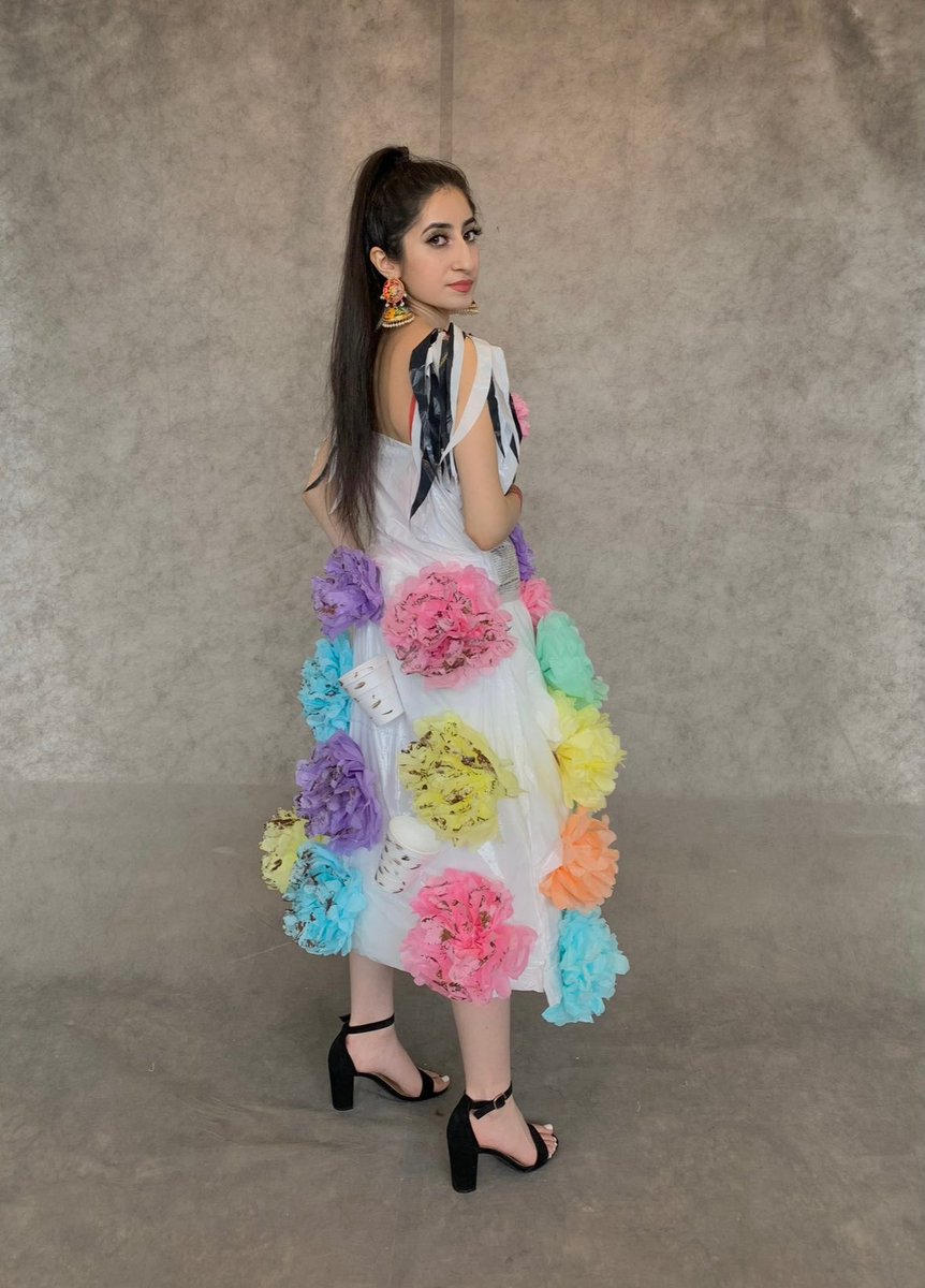 PASSinFocus's tweet photo. I had the honor modeling for @Malykaaa__ sustainable design project ♻️ “Intristic Elements of Fashion” is crafted with handmade paper flowers &amp; trash bags &amp; portrays the realities of climate change 🌎

#DrexelFashion #FashionDesigner #SustainableDesign #GarbageGala #model #runway https://t.co/Rk90yBbhaf