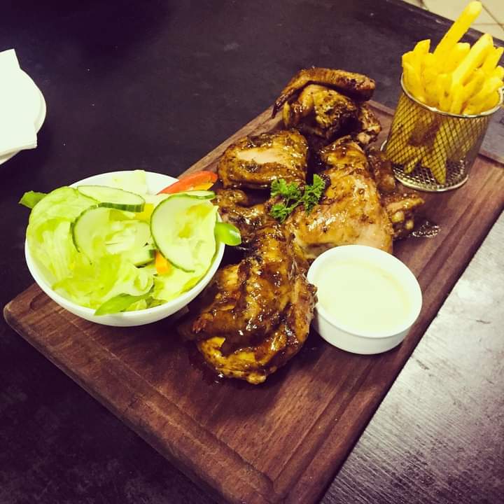 IDechef's tweet image. Full chicken with chips &amp;amp; salad 🥺❤️