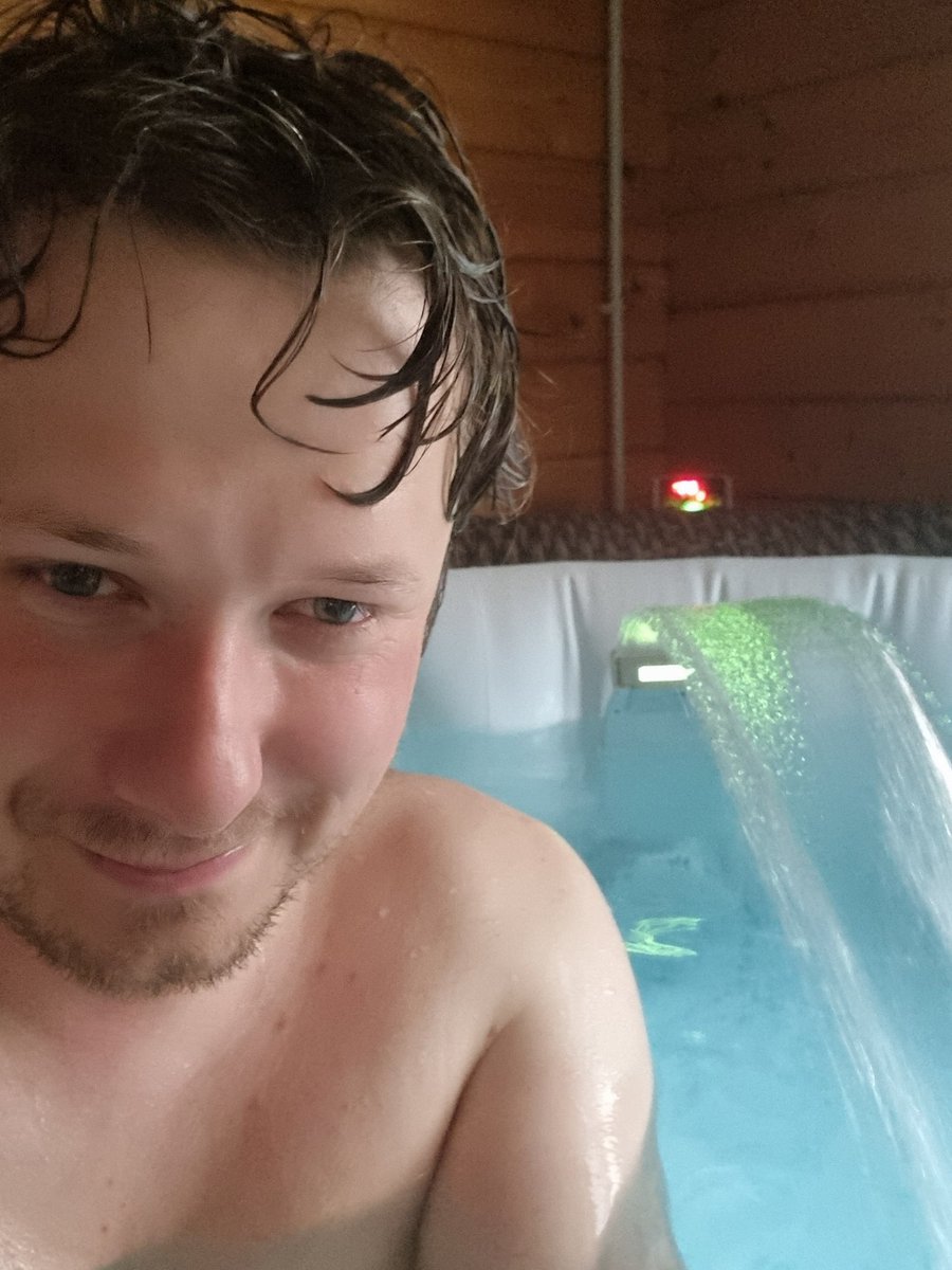 Mein neues Spielzeug.  Ein Wasserfall für den Blubber Pool. 🥰