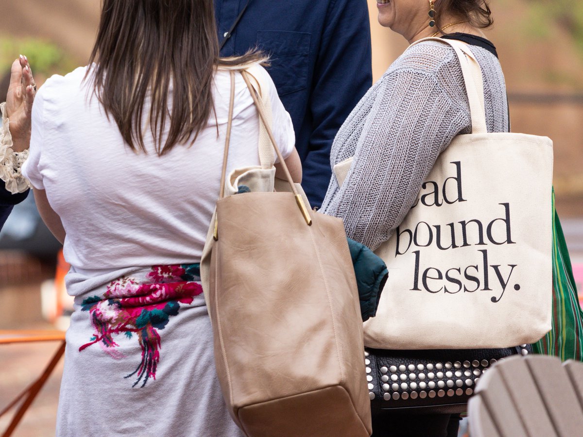 Festival book bags are still available, now at a discounted rate! Click the link in bio or the Merchandise button on our website to snag some and help support the Festival.
.
#santafe #santafeinternational #santafeinternationalliteraryfestival #santafeliterary #literaryfestival