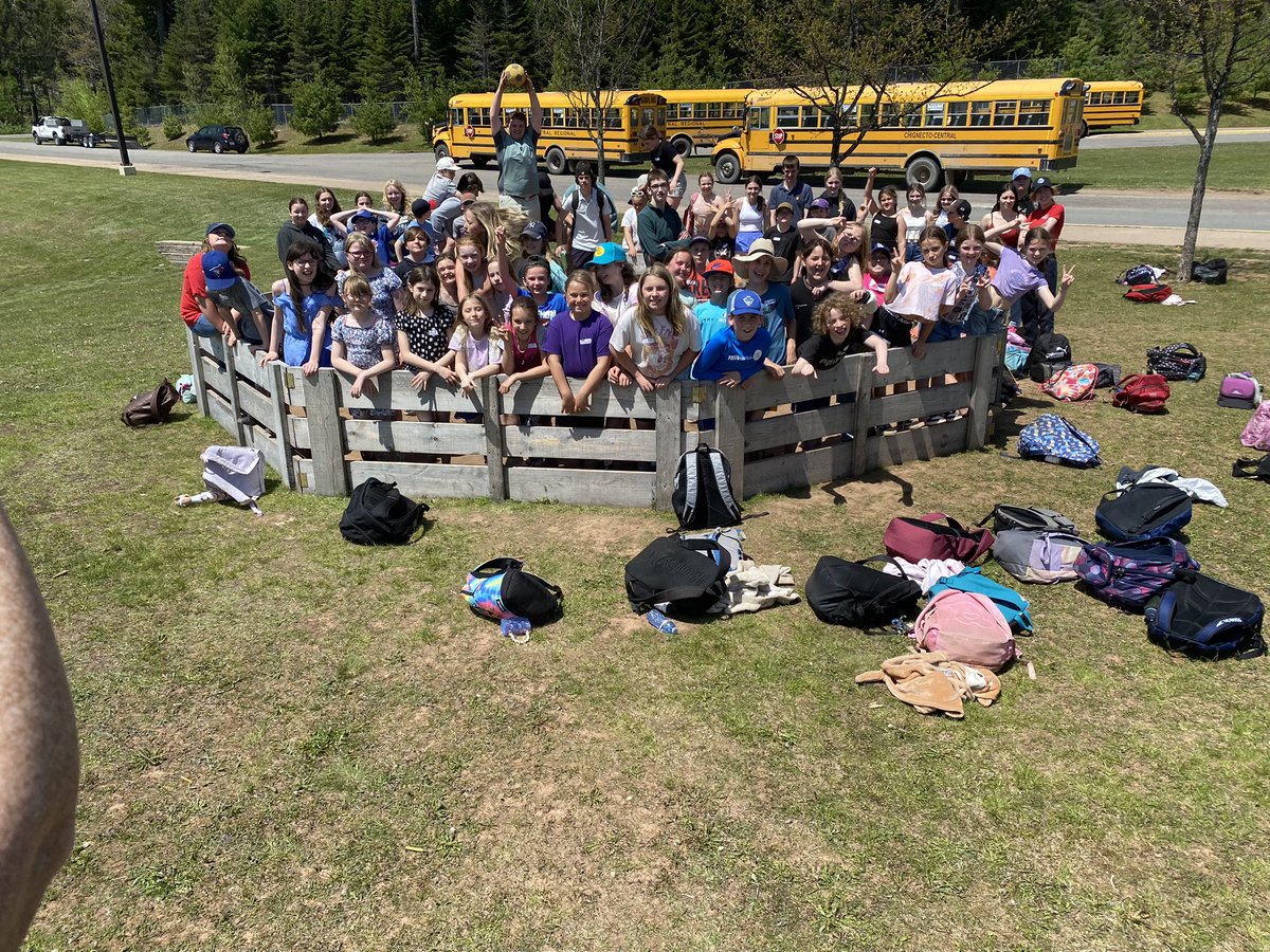 Grades 4 and 5 Middle immersion students from West Pictou consolidated were invited to spend the day at Northumberland Regional High to participate in activities organized by the Mode de Vie actif class. A fun and active day was had by all!