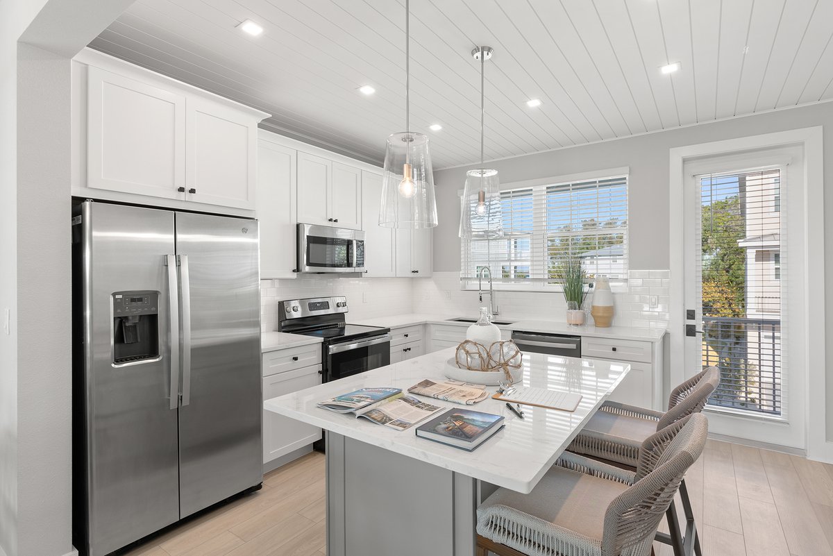 Step into the world of Hunters Point and explore our available homes. Experience a lifestyle that defines luxury, sustainability, and responsibility. #HuntersPointRealEstate #SustainableLiving 
#EcoLuxury hunterspointfl.com/news/discover-…