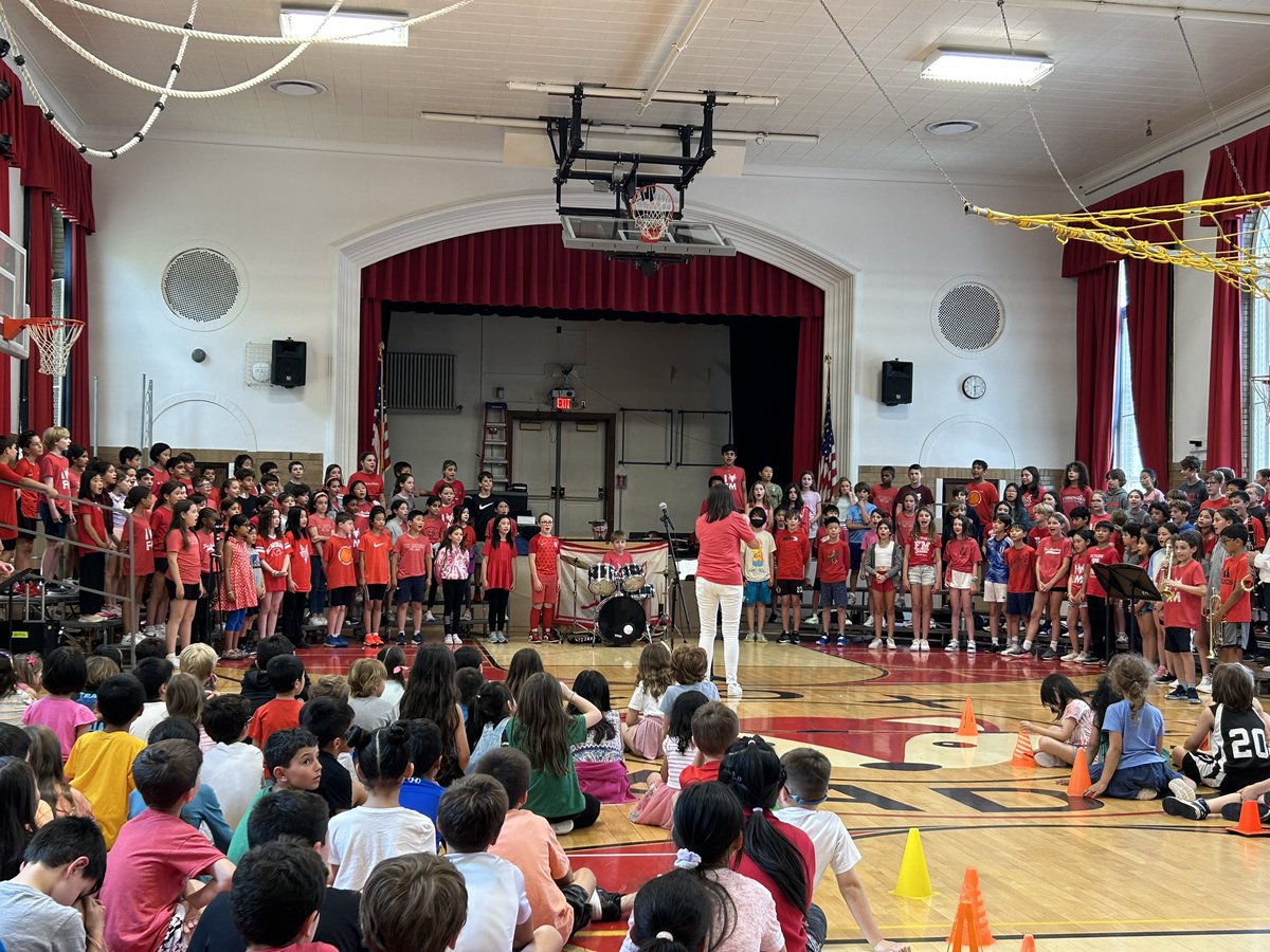 MsKnez's tweet photo. What a spectacular 4th/5th grade Band, Orchestra, and Chorus Concert!#foxmeadowpride https://t.co/pHeuprEHge