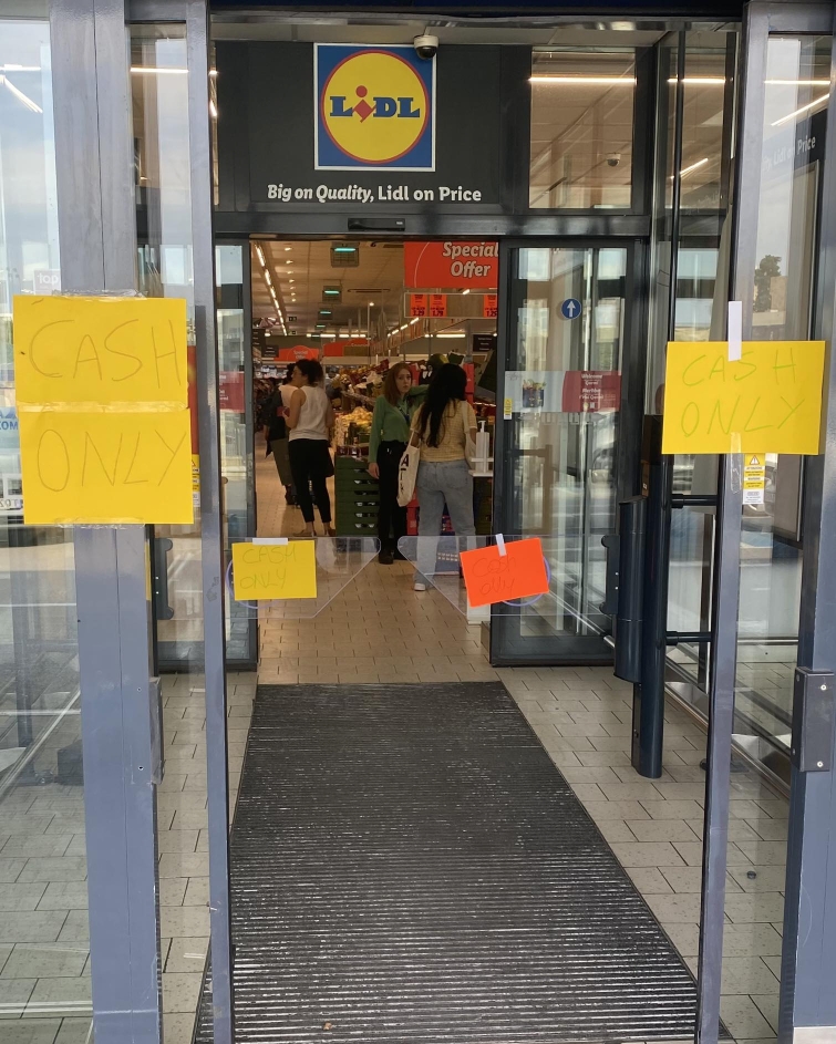 CITIZEN WATCH: Qormi  LIDL

Cash only.
Is this legal?