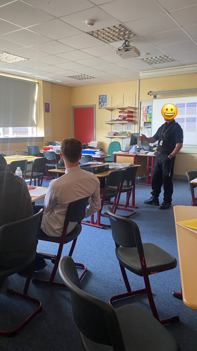 A massive thank you to our campus police officer for speaking to the criminology class about different categories of crime - giving them lots of key info before they complete their first task ✍️ 👮‍♀️  <a href="/LochendHigh/">Lochend Community High School</a>