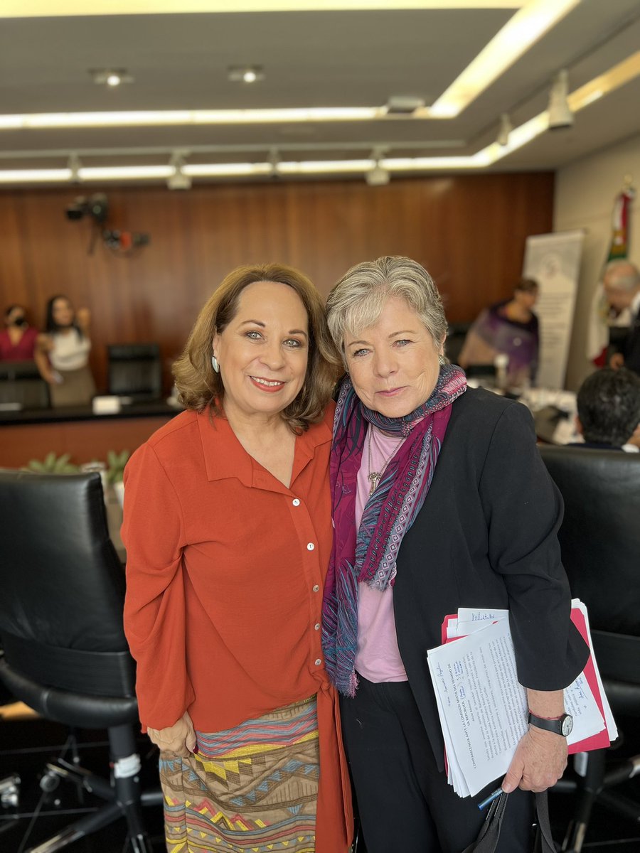 CaraveoBertha's tweet photo. Saludo la designación del presidente @lopezobrador_ y felicito a @aliciabarcena por su nuevo encargo como Secretaria de Relaciones Exteriores. 

Será la cuarta mujer en contar con esta responsabilidad. Desde el Senado seguiremos trabajando de manera estrecha. ¡Felicidades! 🌍🇲🇽 https://t.co/CbNfRciKqF