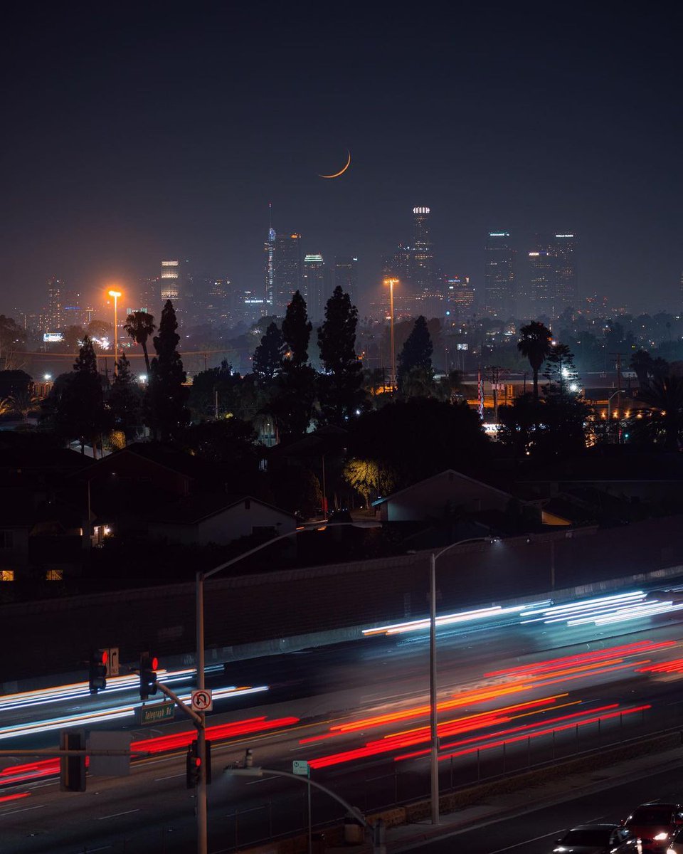 NomadicVisits's tweet photo. Nighttime City Luminescence 🌃❤️ https://t.co/mjugm2NdOn