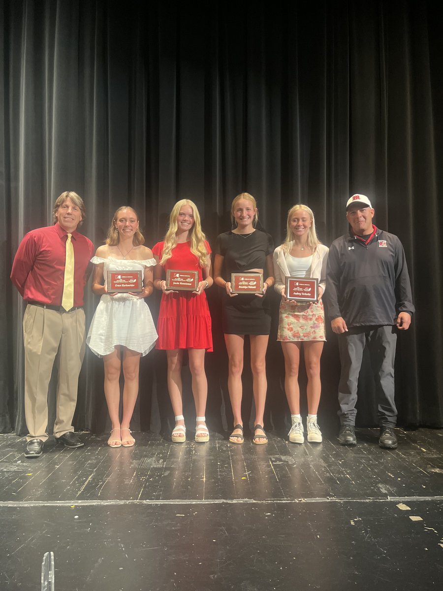 MilfordTandF's tweet photo. The members of our All-State & School Record breaking 4x800 team were honored...
Super Sprinters
🏆Audrey Verkerke
🏆Brooklyn Wolcott
Dominant Distance Runners
🏆Grace Harkenrider
🏆Jacie Remtema
#Banquet23 #MilfordPride #Teamwork #PowerOfTheBaton https://t.co/muGqQYjecY