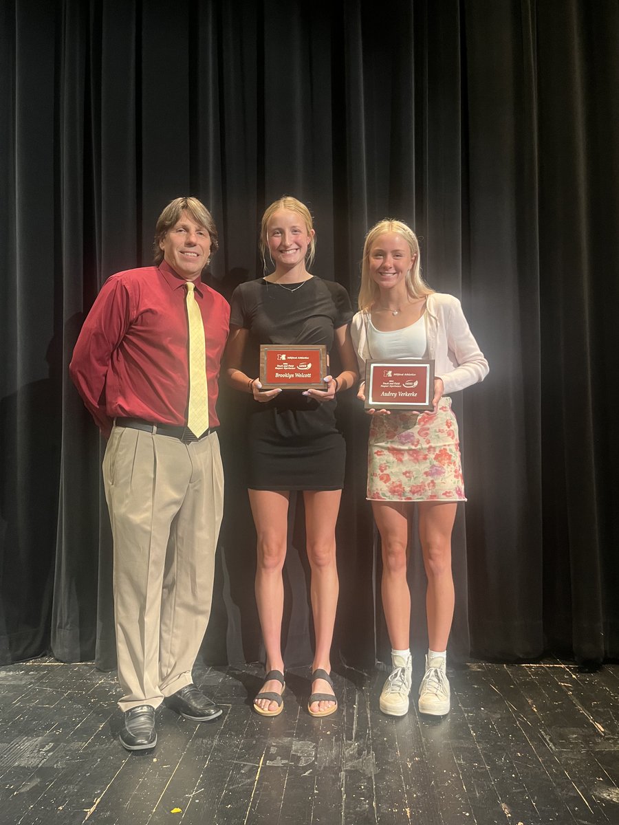 MilfordTandF's tweet photo. The members of our All-State & School Record breaking 4x800 team were honored...
Super Sprinters
🏆Audrey Verkerke
🏆Brooklyn Wolcott
Dominant Distance Runners
🏆Grace Harkenrider
🏆Jacie Remtema
#Banquet23 #MilfordPride #Teamwork #PowerOfTheBaton https://t.co/muGqQYjecY