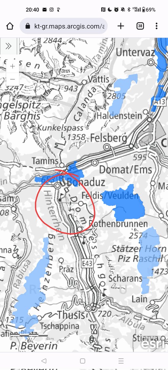 Warum mögen Blochers wohl die Windkraft im Graubünden nicht?

Weil ihr Landsitz 'Schloss Rhäzüns' betroffen wäre.

@HSimbad / @blickch Vielleicht sollte die @SVPch etwas genauer mit ihrem Schaubild sein und den Blick aus dem Schloss zeigen...
