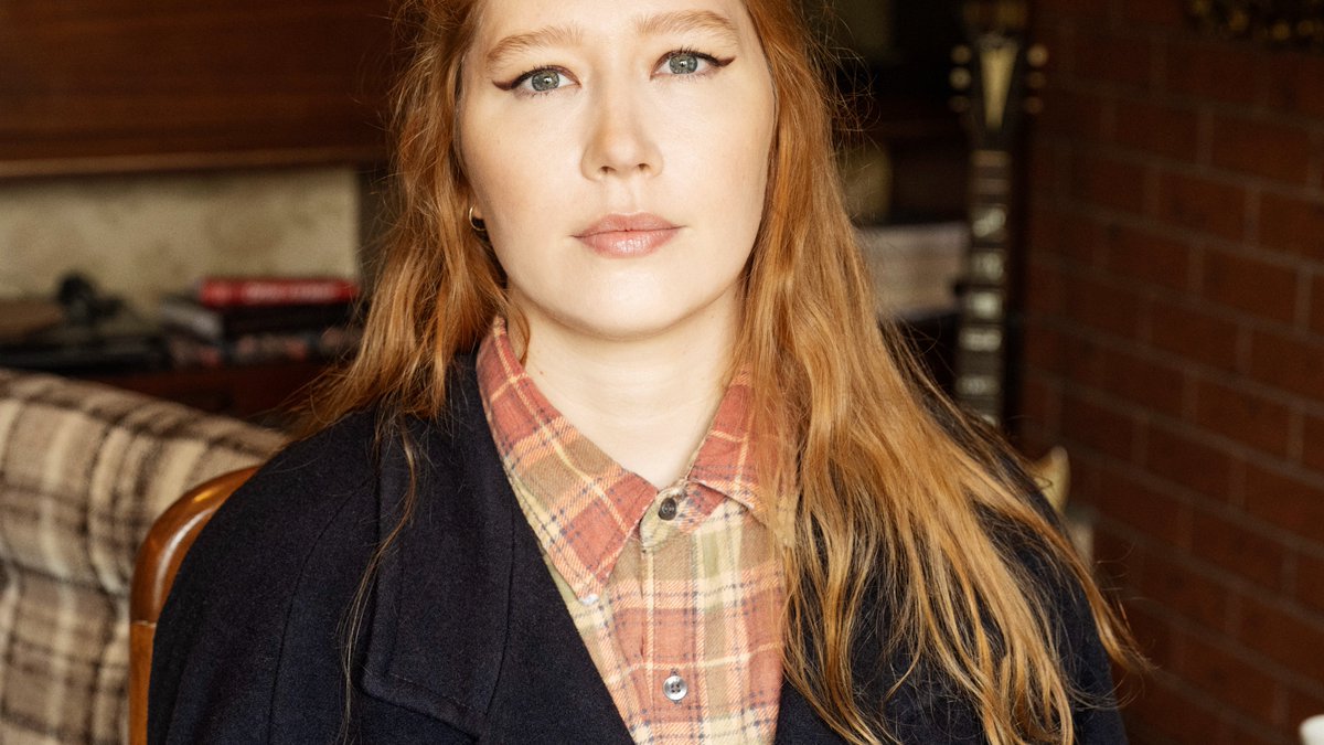 northerntrans's tweet image. Julia Jacklin shares her wonderful take Of Roland S. Howard’s “Shivers” northerntransmissions.com/julia-jacklin-… #JuliaJacklin
