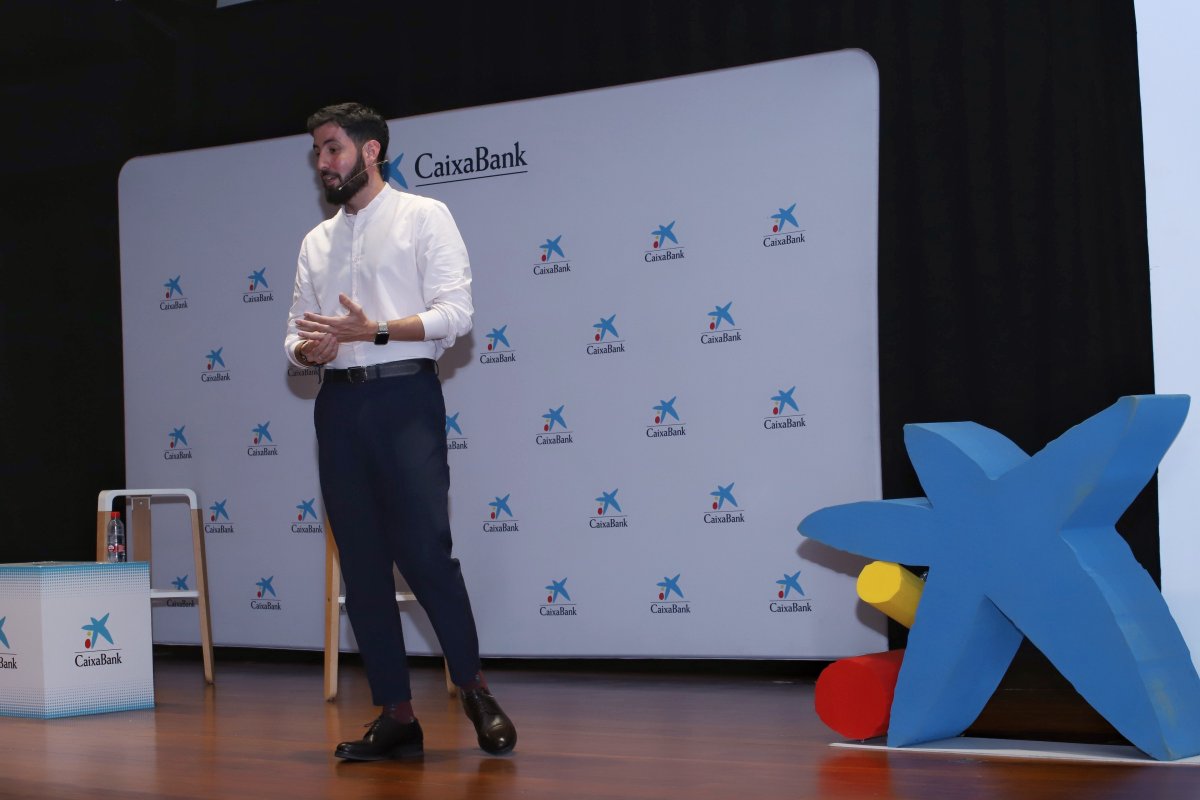 #DecydeTalks 🏀

<a href="/jpmendozagarcia/">Juan Pablo Mendoza</a> <a href="/UCAM_Creatives/">UCAM Creatives</a>, a través de casos prácticos, nos ha explicado la innovación creativa en el #deporte. 

Además durante su ponencia ha mostrado en exclusiva algunos detalles de futuras temporadas 😉