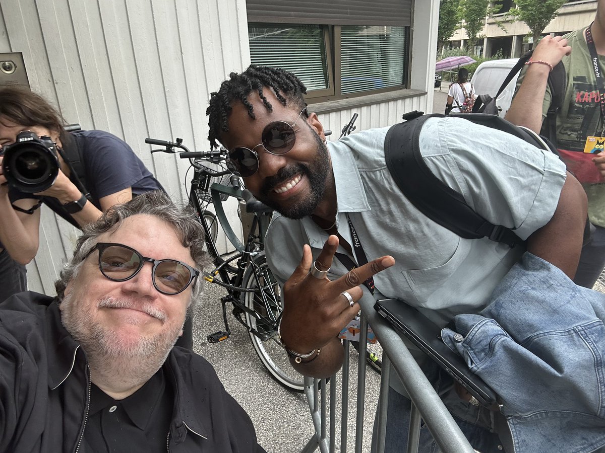 D2artz's tweet photo. Yo! I meet on of my hero’s at #annecyfestival #annecy2023 #guillermodeltoro ! He is one of the reason I like #creaturedesign! Amazing Master Class!! https://t.co/SJRN4q2TIL
