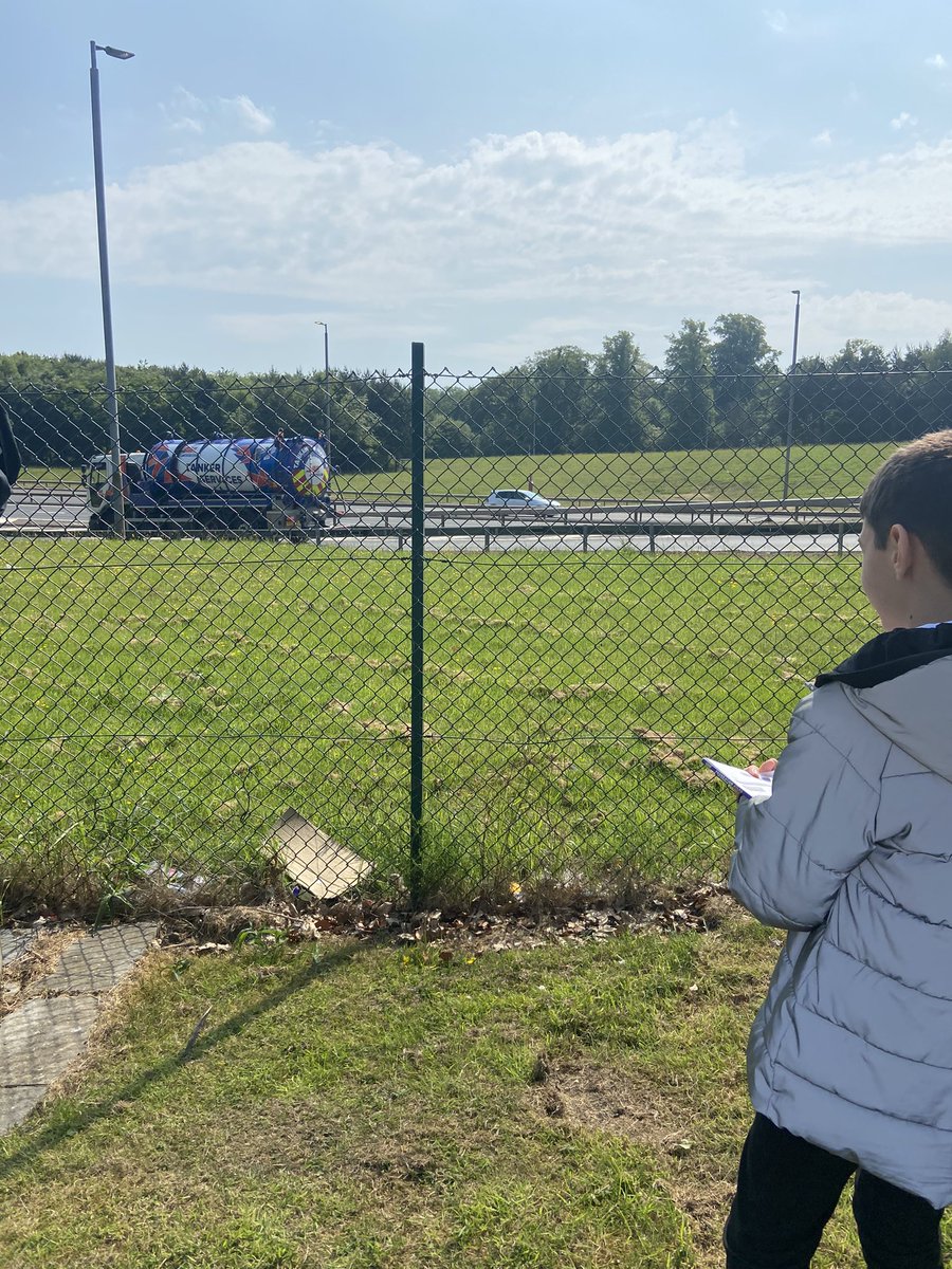 Miss_E_Edwards's tweet photo. S2 citizenship were counting traffic today for clean air day on Thursday! 🚗🚕🚚🚌#CleanAirDay @cleanairdayuk @St_PSocialSubs https://t.co/ihkSy66VGz