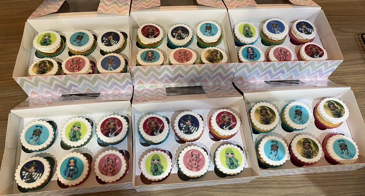 Who said you can’t have 3 separate bakes, Turning 6 is a big occasion according to my little Princess Ava 👧🏼👑💖🌈🎂