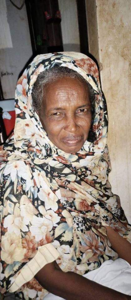 الحجه دي لقيناها في شارع بيتنا شرق النيل ( المايقوما ) محطة 13 من ضهر اليوم  ، ما مجمعة ومتذكرها شي غير اسمها  ، اسمها (فاطمة إبراهيم) وما بتتكلم ولا بتقول حاجه غير إنها من الحلفايا ، ياريت تشيرو معاي يا شباب في اي ماكن ما معروف يكونو اهلها خايفين عليها قدر شنو إتصال: 0990005563