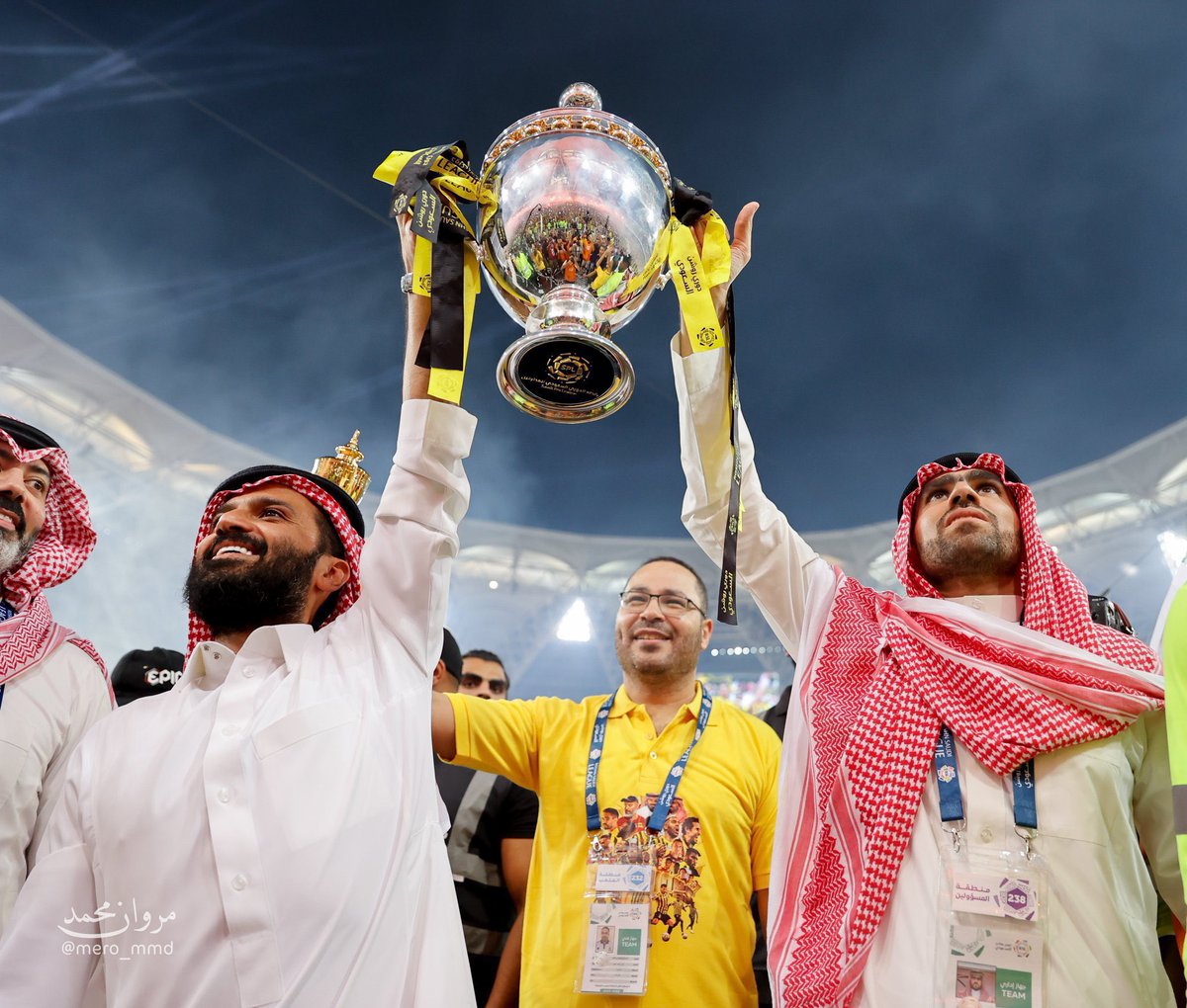 صورة مانشيني .. 
افشلت ملفه .. قبل ان يقدمه حتى بالشكل الرسمي
تقدير ومحبة كبيرة جدا من الجماهير للمارشال 
و ايمان كامل بأنه مشروع ثابت .. لا يقبل المسّاس به

انمار وكعكي لمواصلة المشوار السابق لهم غالبًا ..
وهم يستحقون .. و سنة جديدة من الافراح بإذن الله
الله يكتب الخير للاتحاد💛