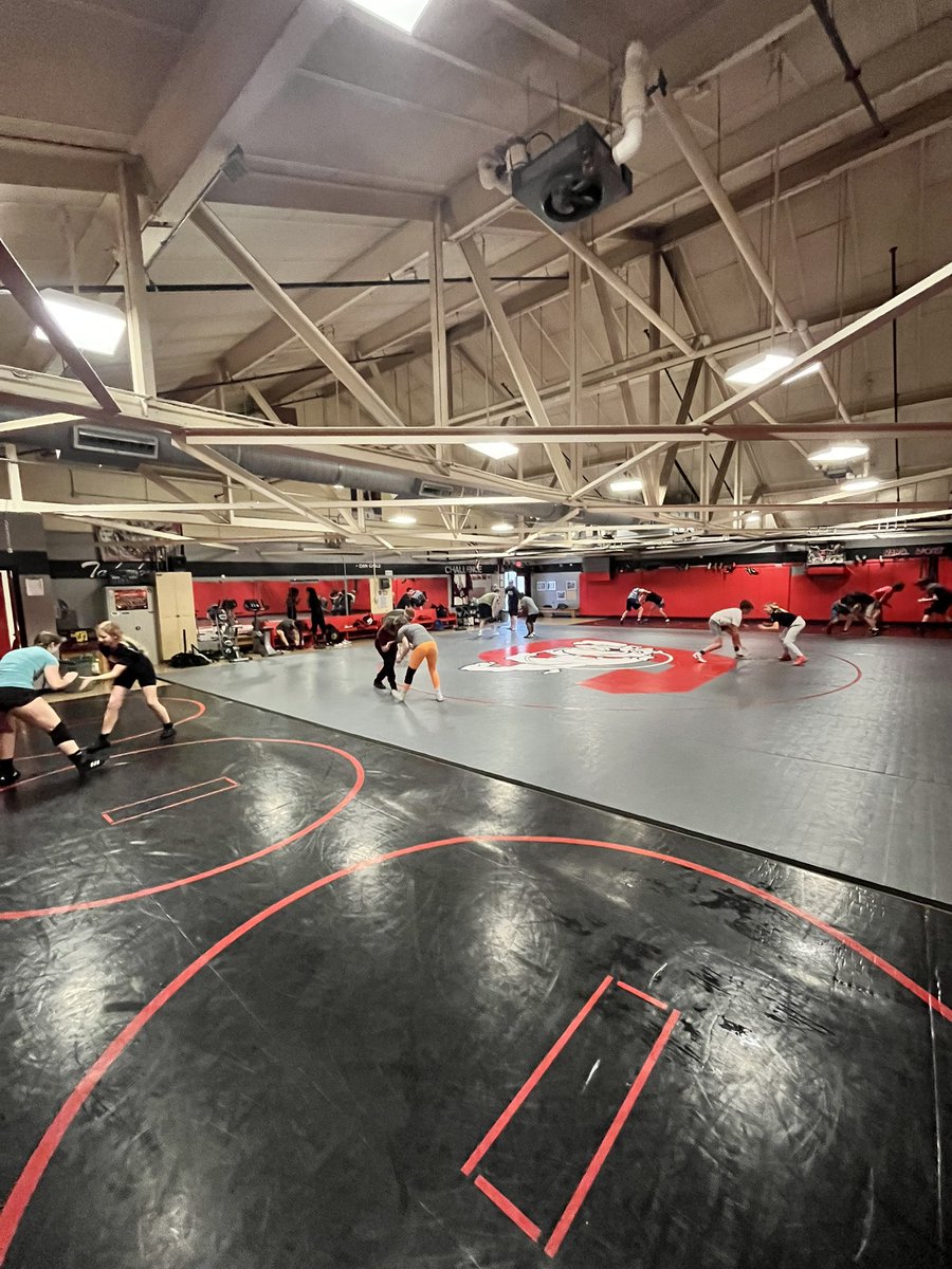 CHSwrestling66's tweet photo. Need extra mat time? Central wrestling room is open to ALL high school wrestlers every Wednesday from 9:00-10:30! 

#OpenMat #GettingBetter #GoBulldogs https://t.co/wkEqdRU4zy