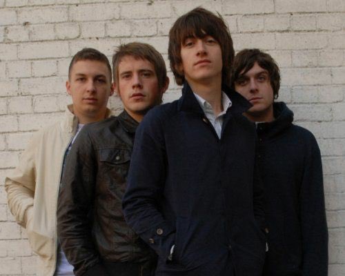 comculturaearte's tweet photo. Faz hoje 20 anos que os Arctic Monkeys deram o seu primeiro concerto. Pela actuação, na sua terra natal, Sheffield, receberam cerca de 27 euros, uma percentagem da bilheteira. Três anos depois, em 2006, lançaram “Whatever People Say I Am, That's What I'm Not” e o resto é história.