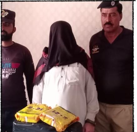 JamshoroPolice's tweet photo. ایس ایس پی جامشورو جناب ڈاکٹر فرخ رضا صاحب کی خصوصی ہدایات پر کارروائیاں جاری جامشورو پولیس کی مختلف کارروائیوں کے دوران لونی کوٹ ۔ جامشورو بھان سعیدآباد۔ سیہون میں کارروائیاں لاکھوں روپیہ مالیت کی منشیات۔ اسلحہ سمیت 06 ملزمان کو گرفتار کرلیا* https://t.co/97f63HkLD3