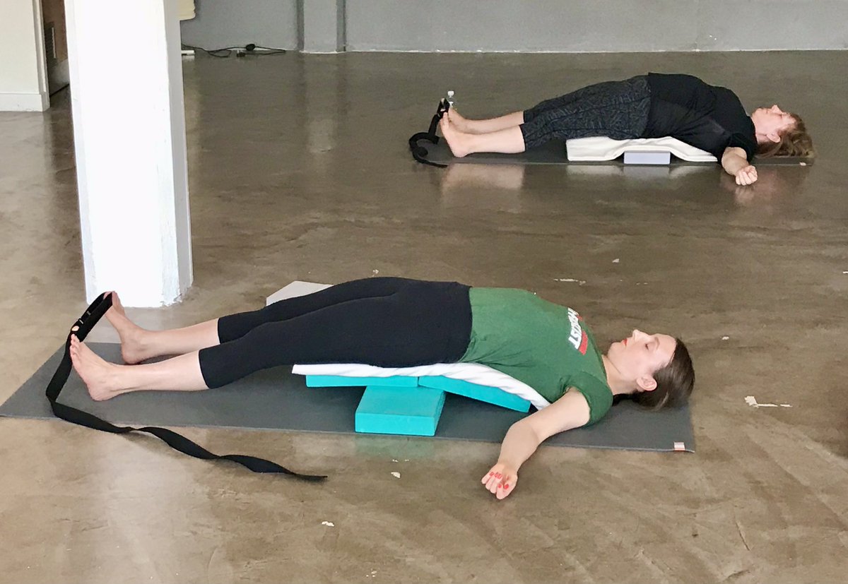 How we keep cool in #iyengaryoga ! 😴 #setubhanda at Space today