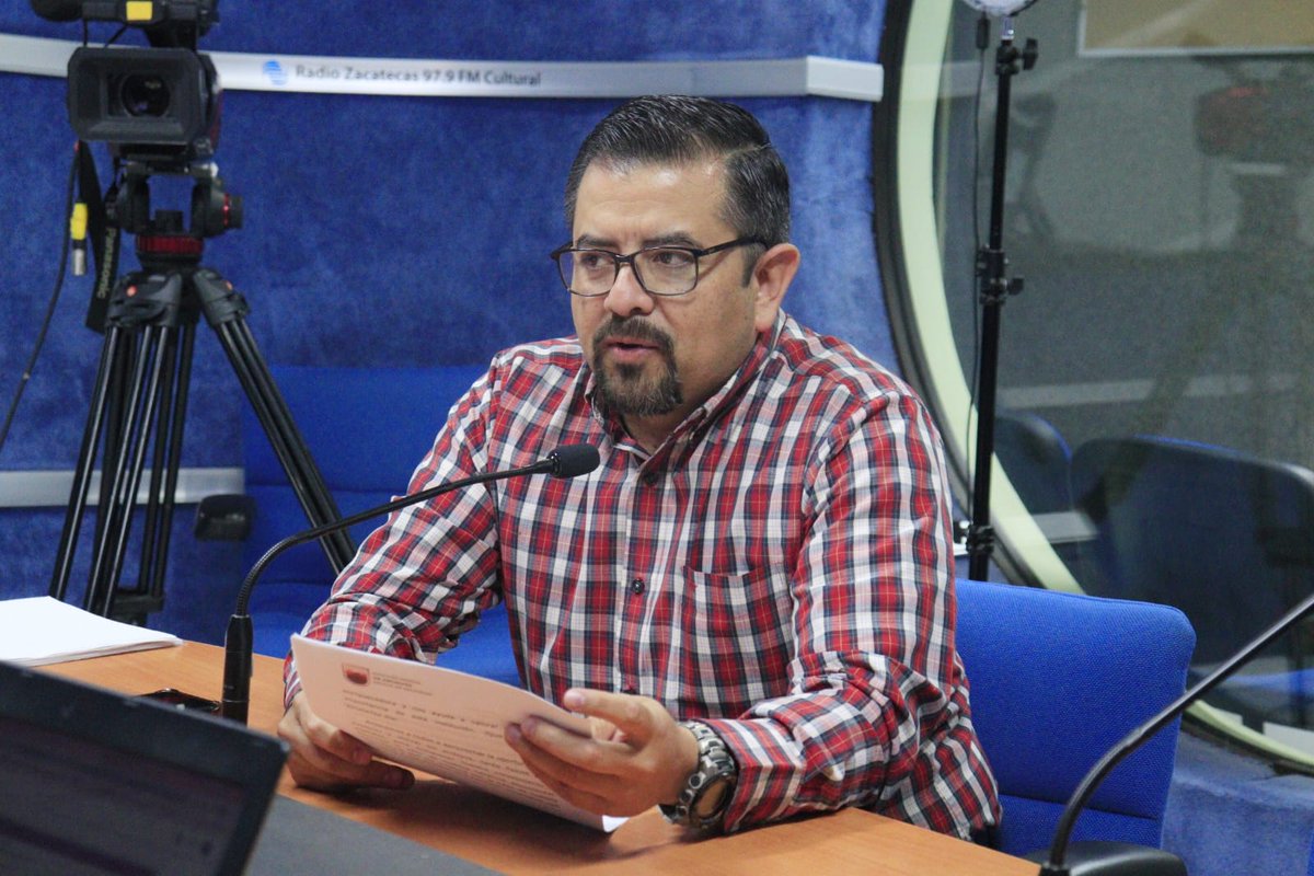 ARGEZacatecas's tweet photo. 🗄📜| #Entérate
Nuestro titular, Héctor Menchaca Medrano, participó en el programa radiofónico "La Voz de la Transparencia", del @SI_Sizart, donde habló acerca de las tareas que esta Dirección General realiza para establecer la cultura archivística.
#BienestarYProgreso https://t.co/elX4r8sLPd