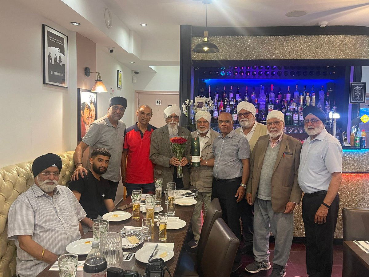 Not my grandad getting roses on his birthday from his boys 😍🥹🌹❤️