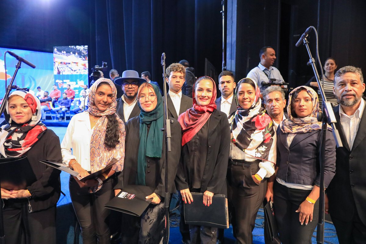 En el caluroso encuentro con la Juventud Venezolana, patriótica, bolivariana y revolucionaria, dimos la bienvenida al Presidente Seyed Ebrahim Raisi, un gran amigo de Venezuela. Celebramos la amistad de hoy y siempre, con el avance de la cooperación y el compromiso de nuestros