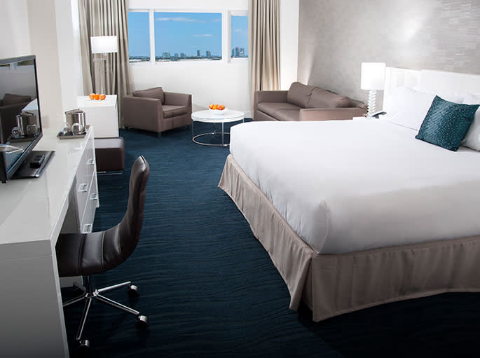 Treat yourself to a weekend getaway to Miami this summer - you can thank us later. Book your stay here:
bit.ly/3e01tpK