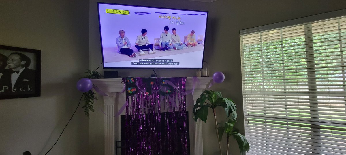 Miss_Truffle's tweet image. Been the best #Borahae Day So far!!

1. A little decor ✔️ 
2. Food ✔️ 
3. #RunBTS ✔️ 
4. Old Concerts ✔️ 

= #GoodDay 💜🫰🏽😊

#BTS10thYearAnniversary #10yearswithBTS 
#BTSARMY #BTS #BTSFesta2023 #Wootteo #Whalien52 #Jimin #Taepig