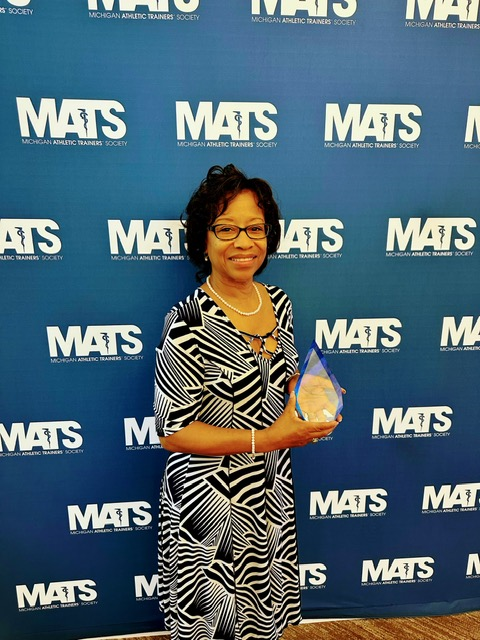 cmuchp's tweet photo. Congratulations to Dr. René  Shingles on receiving the Diversity, Equity, and Inclusion Award at the Hall of Fame Luncheon during the 2023 MATS Annual Clinical Symposium this past Friday! What an honor! https://t.co/P3E2gJ9E0w