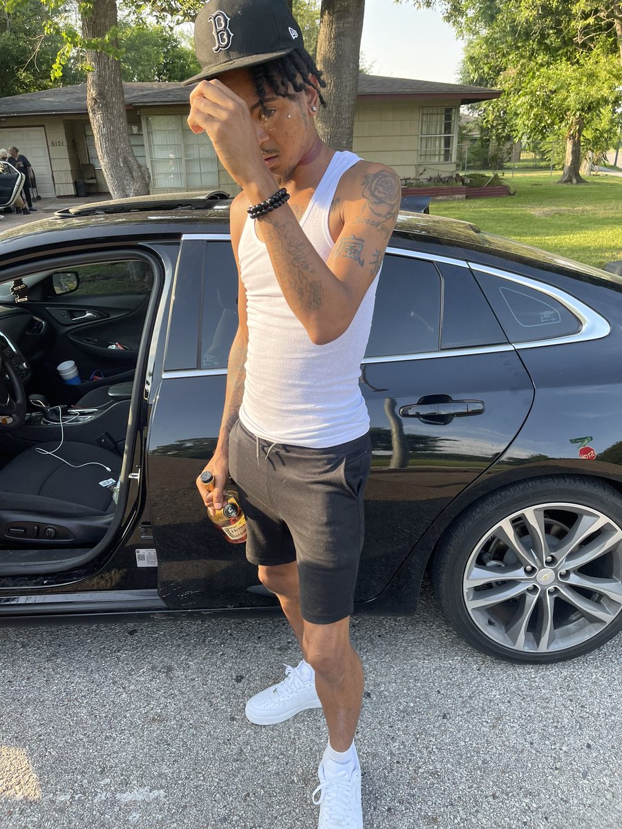 slimtrapstar's tweet photo. Do the triple X when I’m in a freak 🤓 baow, baow knock a hoe to his knee 😏 https://t.co/sTOp39Gdok