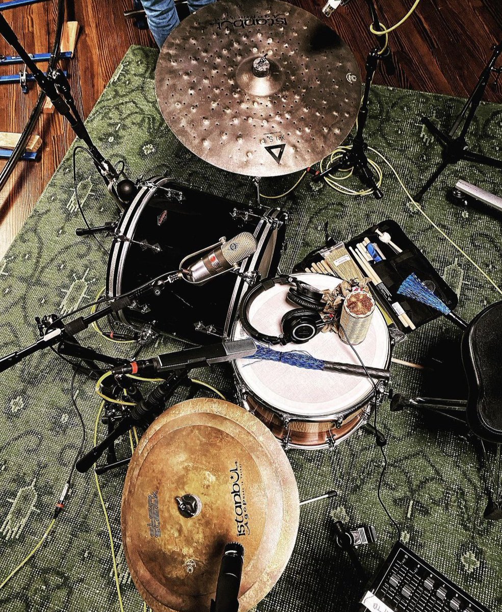 IstanbulAgop's tweet photo. Stripped down #Clapstack and 22” XIST Dry Dark Crash c/o Jeff Hall 🥁
#istanbulagop #cymbals https://t.co/WSWGf4xKNz