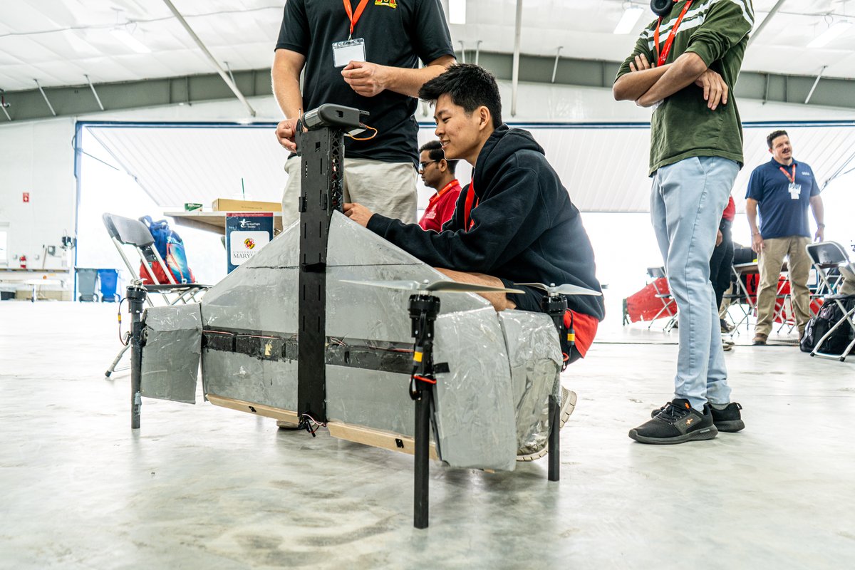 ✈️On June 6-8, SURVICE hosted The Vertical Flight Society (VFS) 3rd Annual Design-Build-Vertical-Flight (DBVF) Student Competition.  

For more information on the event:  vtol.org/news/press-rel…

 #drone #students #VTOL